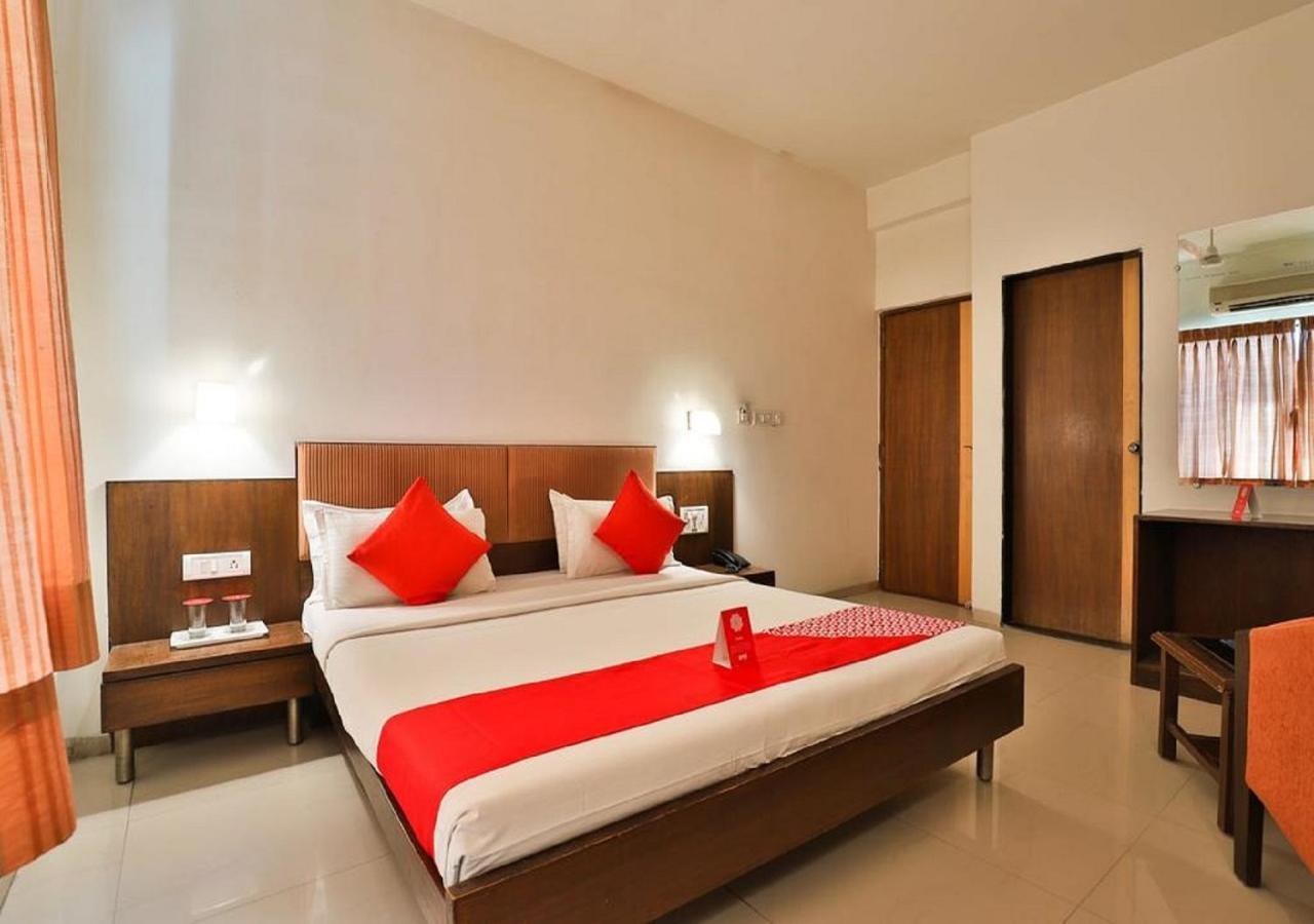Hotel President Inn By Sky Stays Gandhinagar Exterior foto